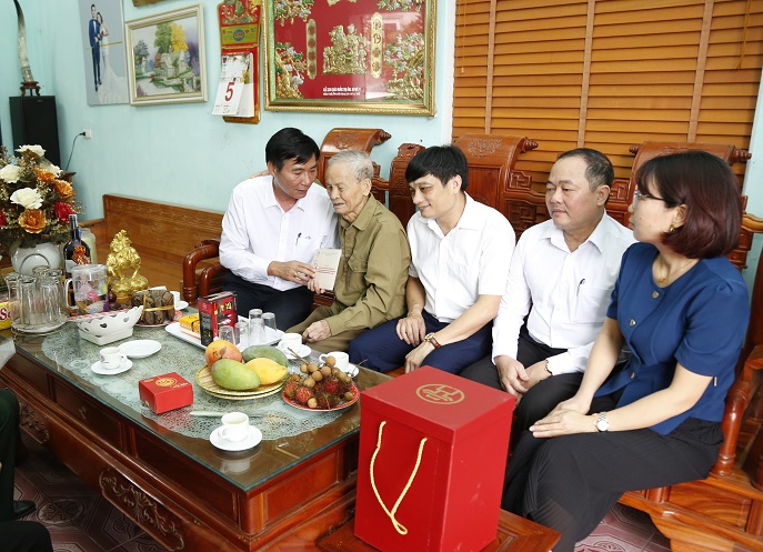 TANG QUA YEN NGHIA 5524 3.jpg